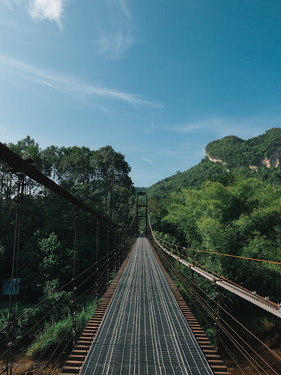 สะพานแขวนภูเขารูปหัวใจ